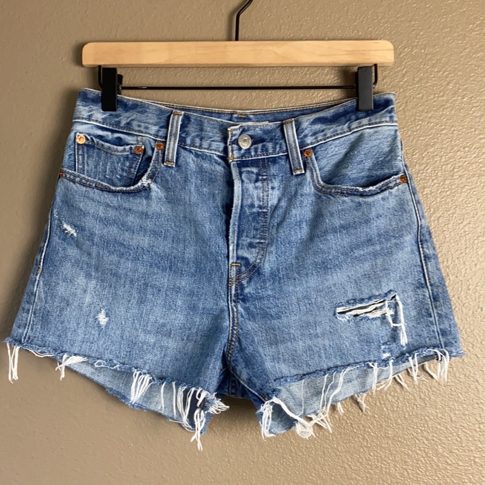 Levi’s Medium Wash Wedgie Short 501 button fly cutoff red tag b11